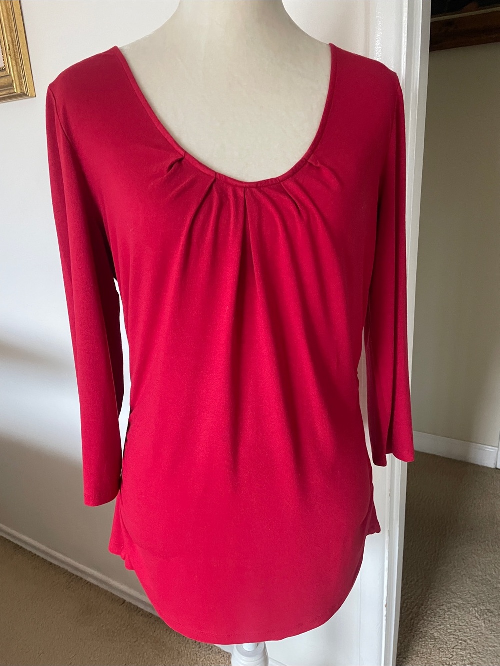 New York & Company Red Scoop-Neck Long Sleeve Top